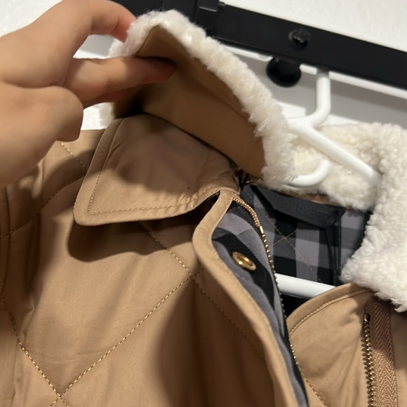 NWT Burberry tan quilted jacket coat with removable Sherpa neck lining, size S - Picture 8 of 11